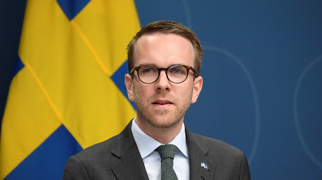 Regeringen hoppas kunna återkomma i rimlig närtid med ett förslag som gör att hyrorna i nybyggda lägenheter kan sättas på samma sätt som tidigare varit praxis. 