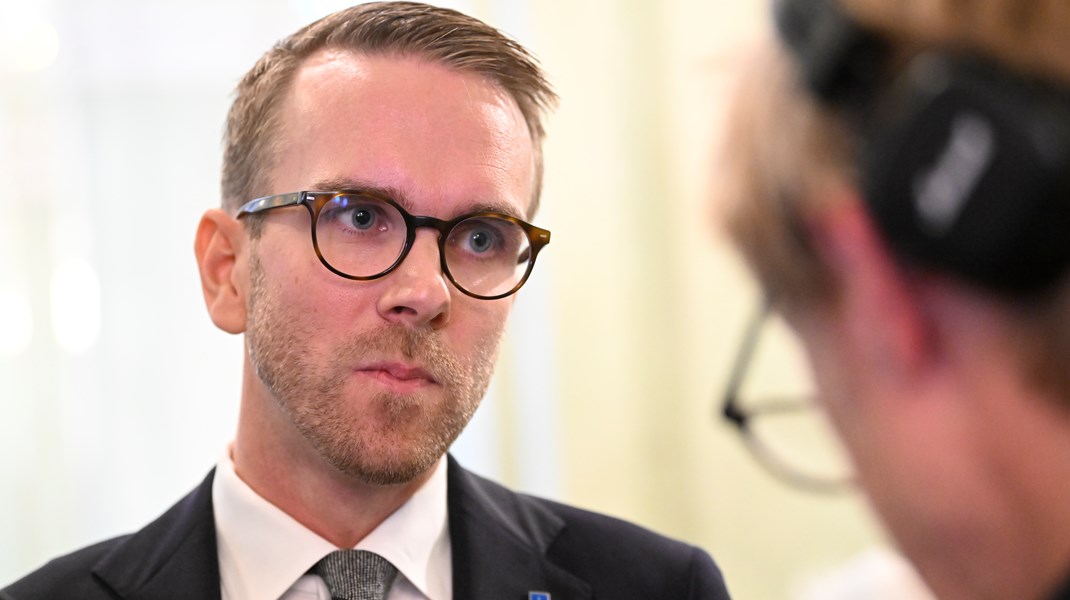 ”Det var ett viktigt möte att ha innan sommaren med tanke på att läget ser dystert ut, det finns varsel som ligger för sommaren och hösten. Men vi får återkomma när vi har nya besked att ge”, säger bostadsminister Andreas Carlson (KD).