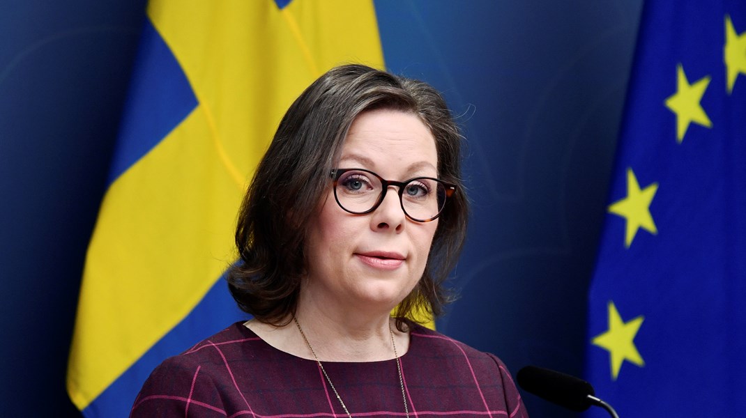 ”Förslagen ligger i linje med regeringens ambition att särskilt främja den högkvalificerade arbetskraftsinvandringen till Sverige”, sade migrationsminister Maria Malmer Stenergard i samband med att förslaget om hur Sverige ska implementera blåkortsdirektivet tidigare i vår. 