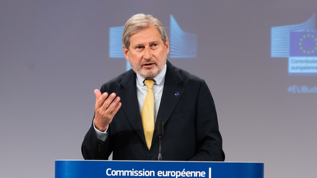 EU:s budgetkommissionär Johannes Hahn presenterade på tisdagen en översyn av unionens flerårsbudget – och bad EU-länderna att skjuta till med ytterligare 780 miljarder kronor. 