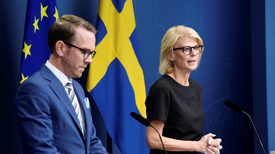 ”Det är högsommar ute redan, men det är fortfarande vinter i ekonomin”, sa finansminister Elisabeth Svantesson i samband med att hon och bostadsminister Andreas Carlson presenterade den utredning som ska se över hur det kan bli enklare att hyra ut bostäder i andra hand. Finansministern påminde också om att regeringens prioritering är att bromsa inflationen. 