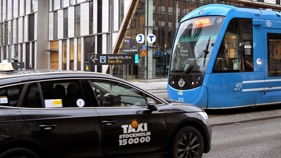 Regeringen och SD måste ta tag i taxibranschproblemen