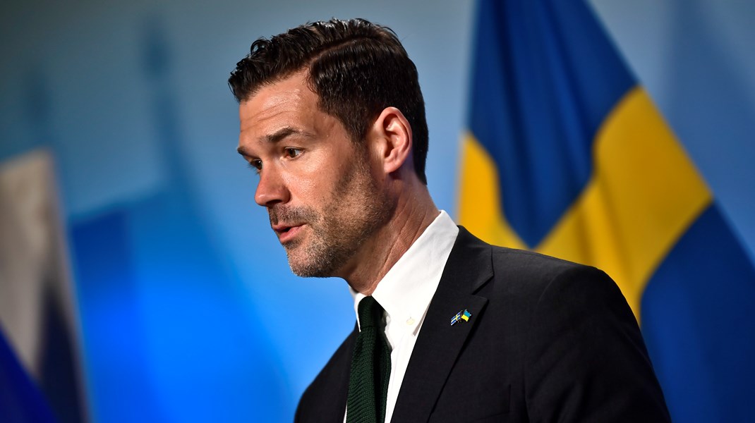 Biståndsminister Johan Forssell (M) ska föra näringsliv och bistånd närmare varandra i regeringens nya biståndspolitik. Men det dokument som läckt ut från arbetet saknar en analys över hur handeln ska bidra till fattigdomsbekämpningen, anser Magnus Walan på Diakonia. ”Det är fånigt att påstå att all handel och investeringar sker konfliktfritt”, säger han.