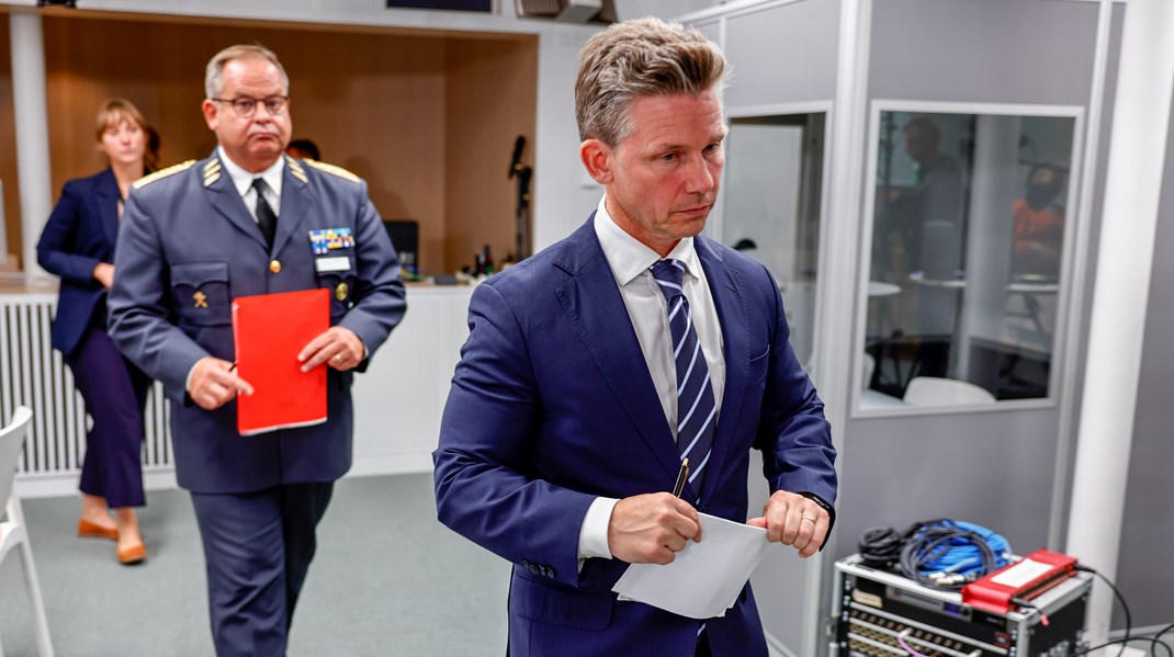 Chefen för försvarsstaben, generallöjtnant Michael Claesson och försvarsminister Pål Jonson (M) efter pressträffen om ett trettonde stödpaket till Ukraina.