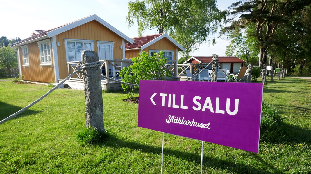 Villapriserna stilla i augusti – bostadsrättspriserna sjönk