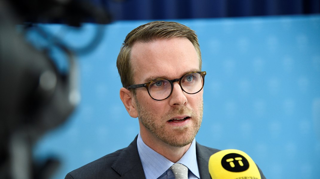 Bostadsminister Andreas Carlson (KD) har varit tydlig med att han vill att kommunerna gör mer för att öka tillgången på byggbar mark. Nu ger han Boverket i uppdrag att titta närmre på i vilken utsträckning kommuner upplåter tomter för småhusbyggande.