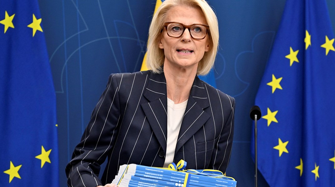 Finansminister Elisabeth Svantesson (M) presenterade regeringens budget under 
onsdagsmorgonen. Där framgår att de vill slå samman myndigheter, bland annat på
 områden som rör civilsamhället.