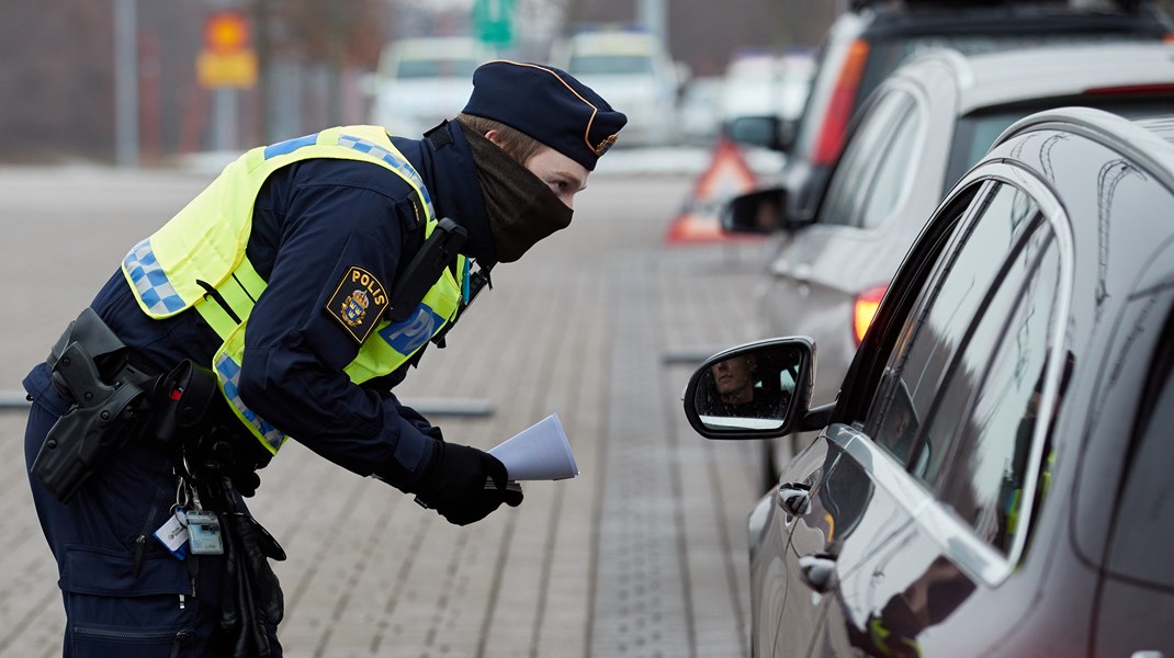 De svenska inre gränskontrollerna är inte populära hos EU-kommissionen, som har inlett en process i syfte att få medlemsländerna att följa Schengenregelverket.