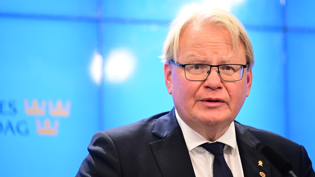 Sverige måste göra mer för att bidra till Ukrainas stora behov av ammunition, anser Peter Hultqvist (S).