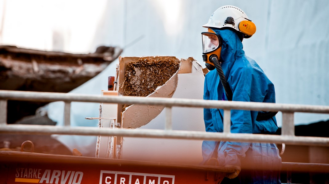 EU-parlamentariker Ilan de Basso (S), välkomnar parlamentets beslut om skärpta reglerna för asbest, även om de tillåtna gränsnivåerna för asbest hamnade långt ovanför parlamentets ursprungliga krav. 