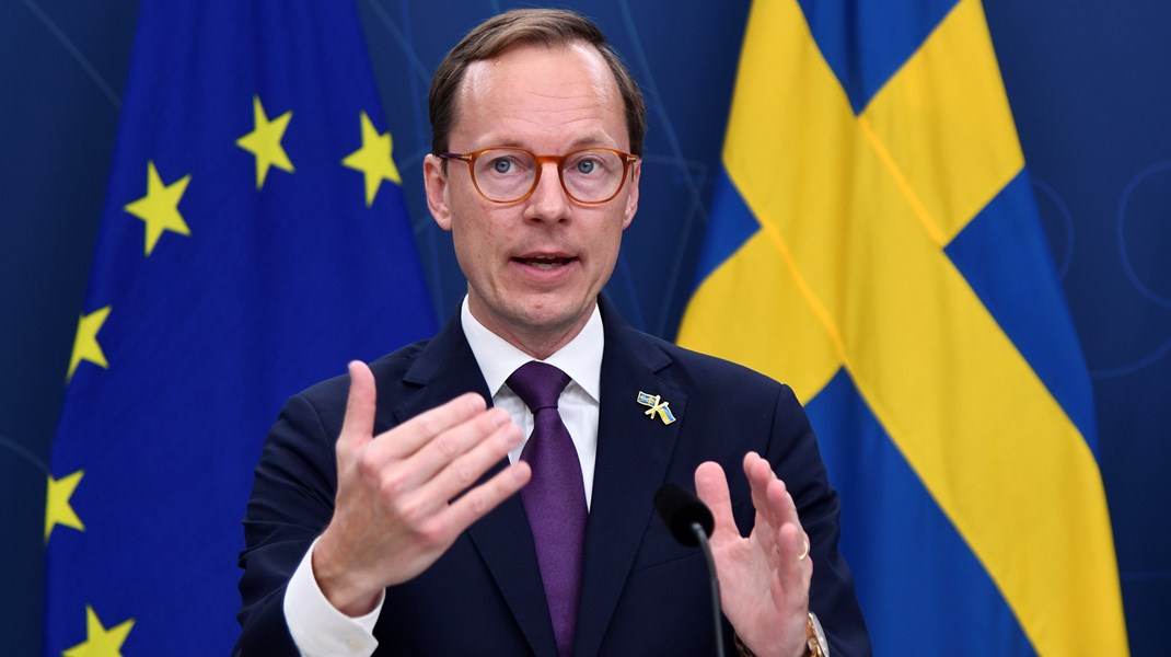 ”Utbildningsminister Persson ställer studieförbundens verksamhet mot yrkesutbildningar. Det är en falsk och farlig motsättning.”