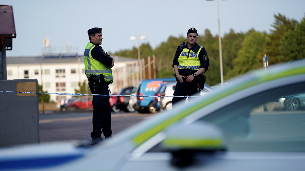 ”De som säger att man ska bygga bort problemet, de är skyldiga att också tänka igenom hur det ska funka i praktiken”, säger Peter Esaiasson som gjort en studie av utsatta områden vid Göteborgs universitet. 