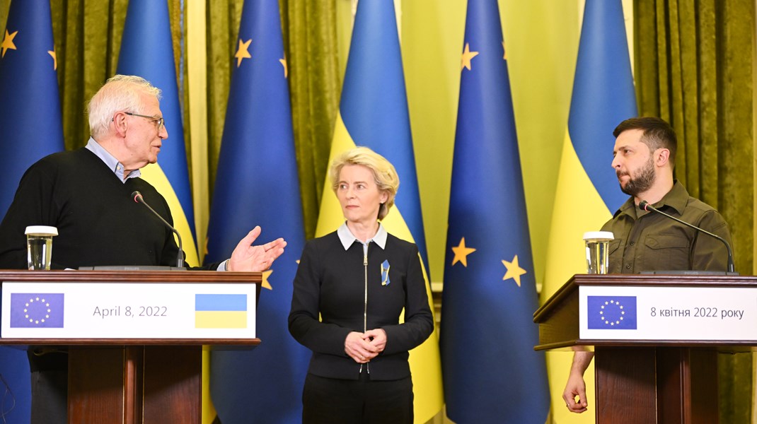 Ukrainas president Volodymyr Zelenskyj kommer säkert att lyssna noga när EU:s utrikeschef Josep Borrell (till vänster) presenterar kommissionens utvidgningspaket på onsdag.