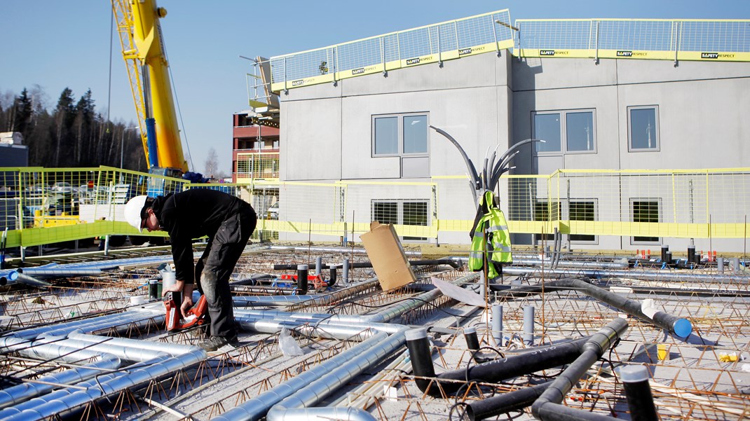 Ett minskat byggande innebär en minskad efterfrågan på såväl modulhus och byggmaterial men också dörrar, fönster, golv, kök med mera, skriver debattören.