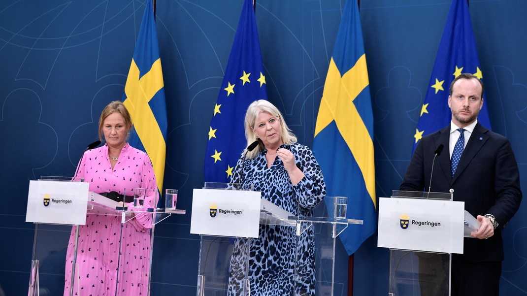 Juno Blom (L), Socialtjänstminister Camilla Waltersson Grönvallm (M), och Christian Carlsson (KD) presenterade nya åtgärder för att bryta rekryteringen av barn och unga till kriminella gäng.