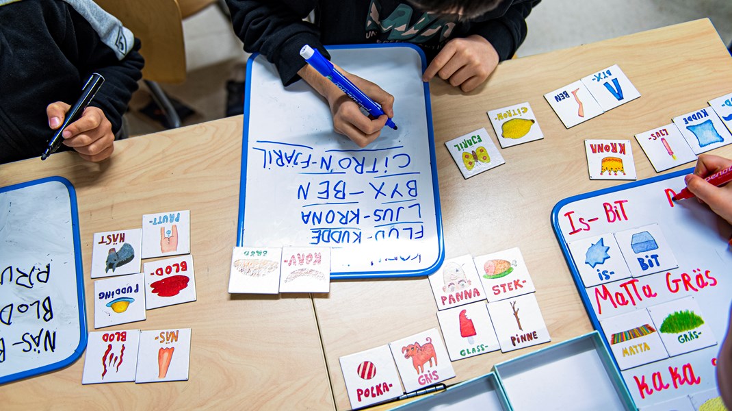 Friskolornas elever missgynnas jämfört med elever som går på kommunala skolor, menar debattören.