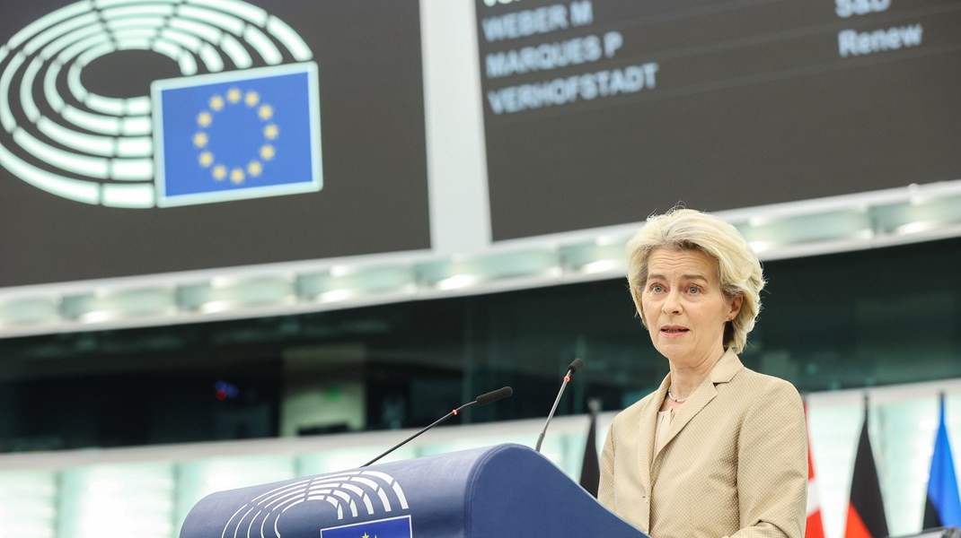 EU-kommissionens ordförande Ursula von der Leyen fick hård kritik i EU-parlamentet på onsdagsmorgonen angående utbetalning av pengar till Ungern. 