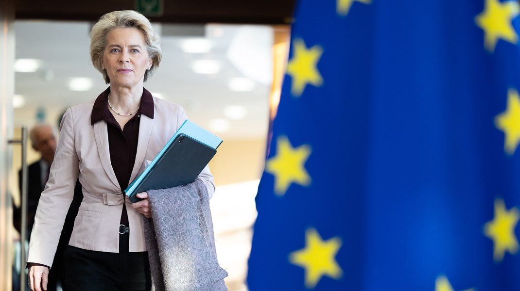 EU-kommissionens ordförande Ursula von der Leyen har ännu inte gett besked om hon kandiderar till en andra mandatperiod – och behöver därmed ännu inte följa sina egna riktlinjer om att skilja rollerna åt. 