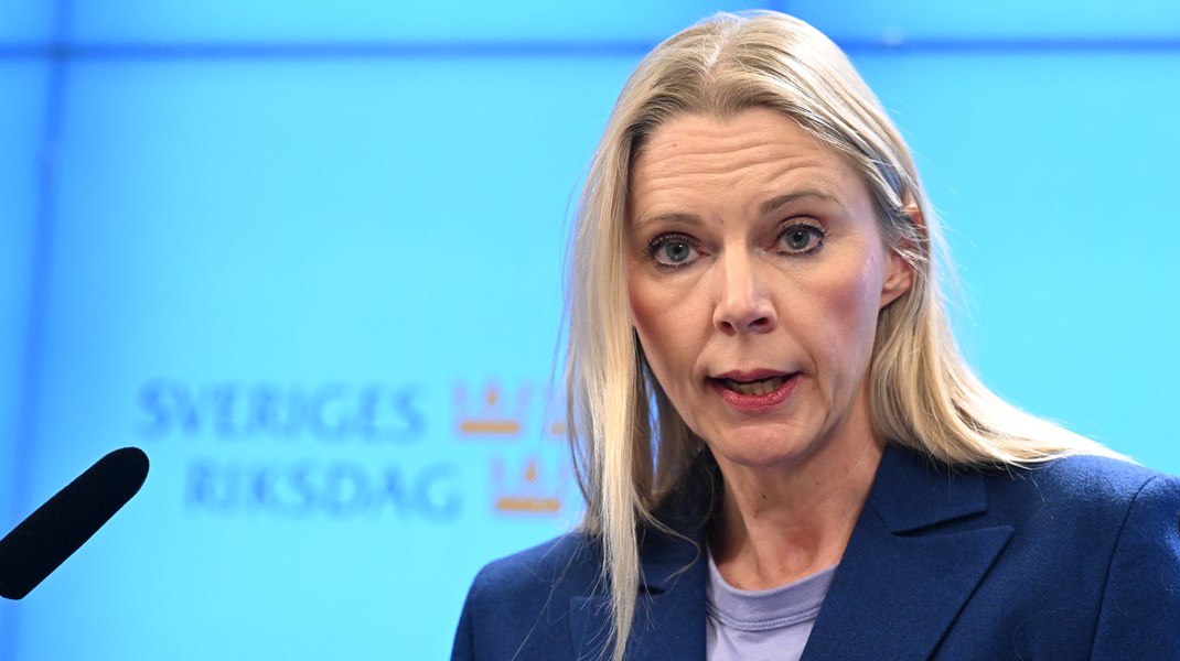 Socialdemokraternas utbildningspolitiska talesperson Åsa Westlund ser snarare att det som krävs för att riktlinjerna om barngrupper ska följas är att stoppa vinstuttag i förskolan. 