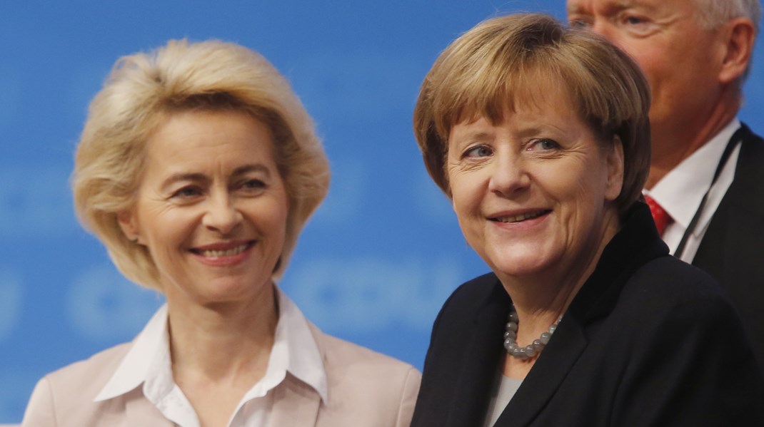 Konkurrenter och kamrater: von der Leyen och före detta kanslern Merkel.