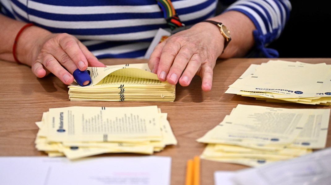 Utredningen ska bland annat göra en utvärdering av valsedelsystemet med partispecifika valsedlar.