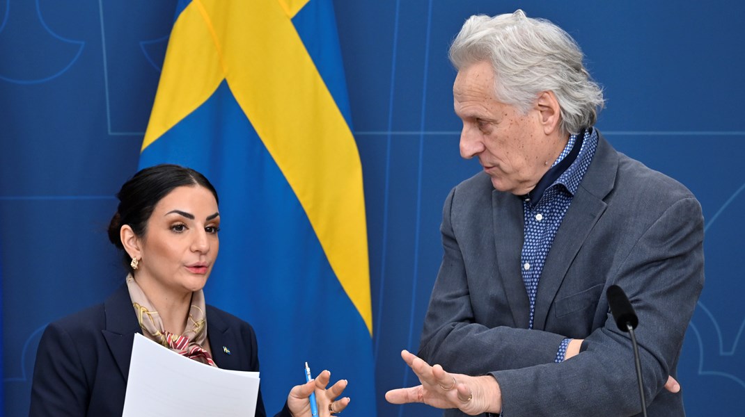 Kulturminister Parisa Liljestrand (M) och Lars Trägårdh presenterar arbetet med den svenska kulturkanon. Nu i mars skrider de till verket.