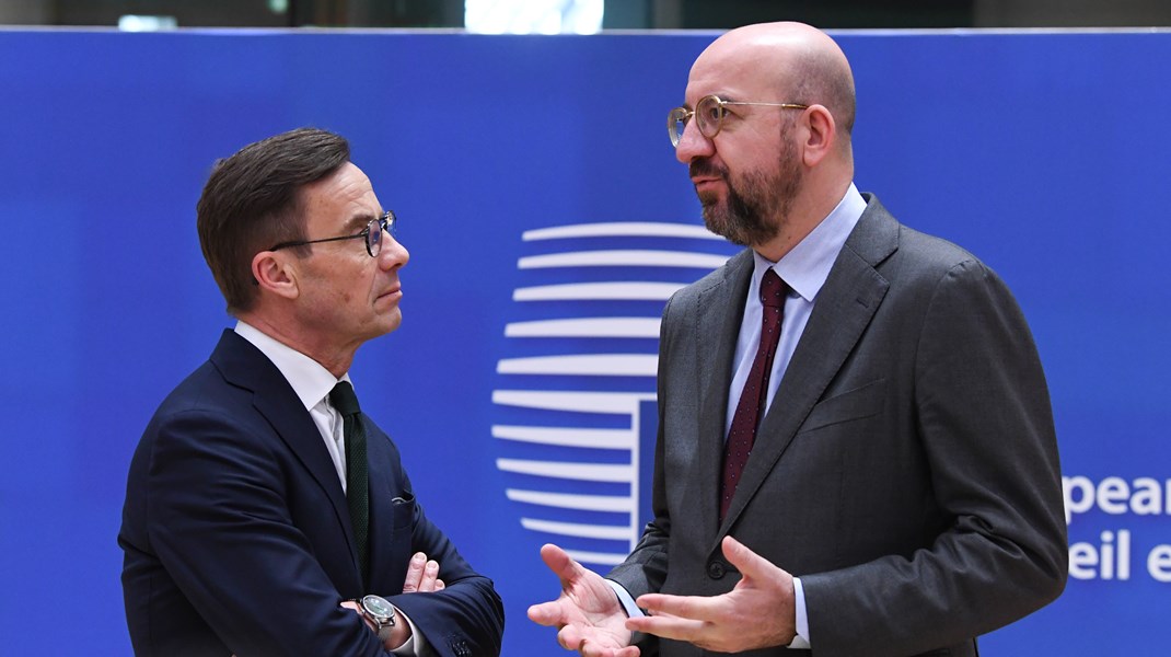 Statsminister Ulf Kristersson (M) och Europeiska rådets ordförande Charles Michel är inte helt eniga om var pengarna ska komma ifrån när EU:s försvarsförmåga ska stärkas. 