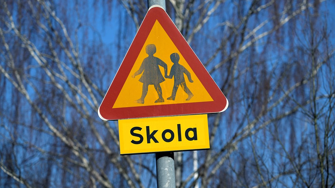 ”En skola kan inte över en natt få en ny ägare. Det borde Enfeldt verkligen känna till”, skriver debattören. 