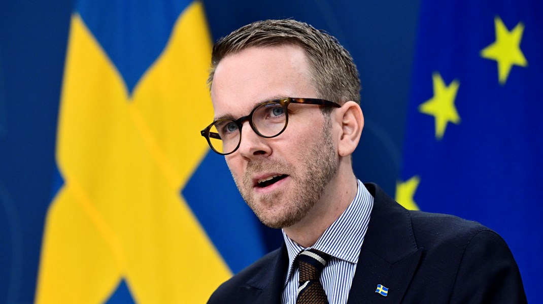 Regeringen och bostads- och infrastrukturminister Andreas Carlson förtydligar att Boverket ska föreslå lagändringar när det gäller ändringar i detaljplaner. 