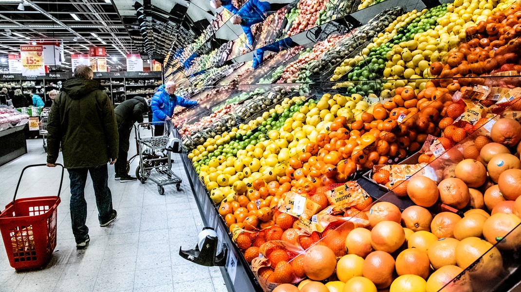 ”Hundratusentals svenska hushåll, närmare 15 procent, säger sig aldrig äta frukt och grönt enligt kostråden.”