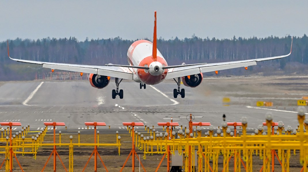 Oavsett om du flyger med biobränsle eller i det senaste bränslesnåla flygplanet tvingas du ändå betala flygskatt, skriver debattörerna.