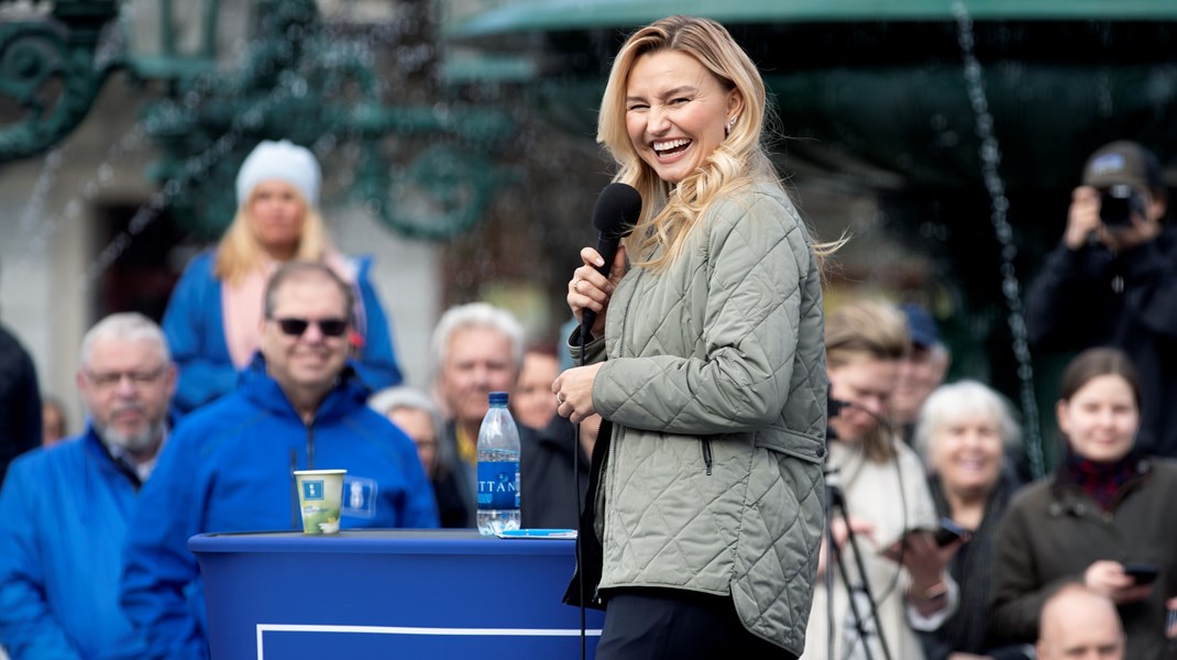 Ebba Busch håller tal vid KD:s familjedag i Sundsvall den första maj 2022. 