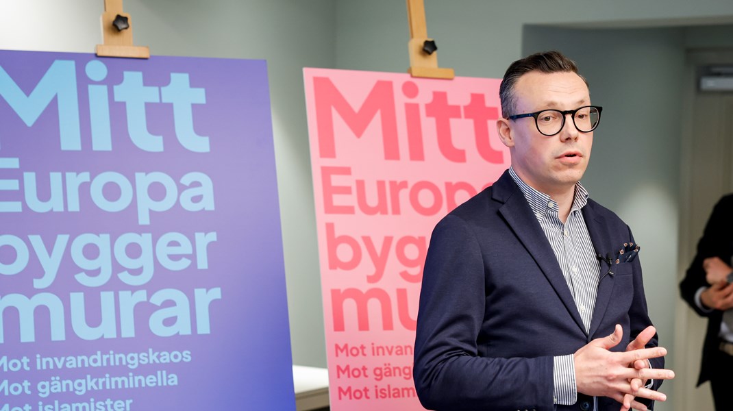 SD:s kommunikationschef Joakim Wallerstein presenterar partiets EU-valskampanj. I Kalla Fakta framgår det hans kommunikationsavdelning arbetar med dolda konton för att sprida material i sociala medier.