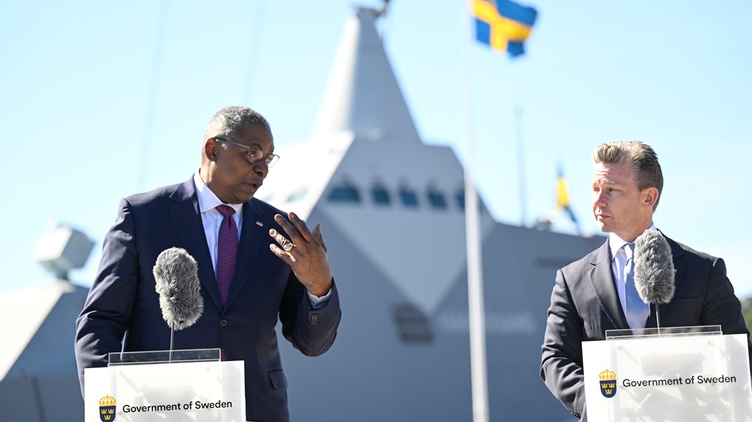 USA:s försvarsminister Lloyd J Austin och försvarsminister Pål Jonson (M) vid en pressträff på Berga örlogsbas på Muskö förra året.