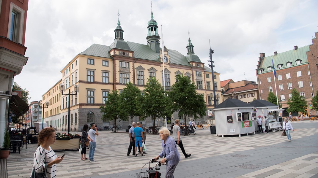 Att kommunerna tar ut vinst från sina bostadsbolag är helt enligt reglerna, men bara upp till ett visst belopp. För 2022 har sex bolag lämnat utdelningar utöver det tillåtna beloppet. Ett av dem är Eskilstuna kommunfastigheter. 