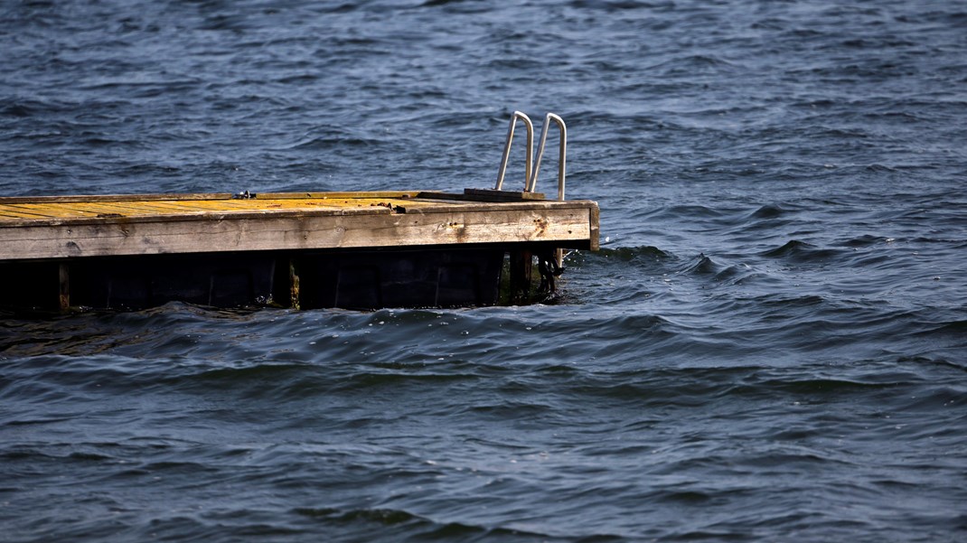 Antalet fartyg med skrubbrar ökar stadigt och tvättvatten från fartygsskrubbrar som släpps ut i havet är den enskilt största källan av vissa miljöfarliga ämnen till Östersjön, skriver debattörerna. 