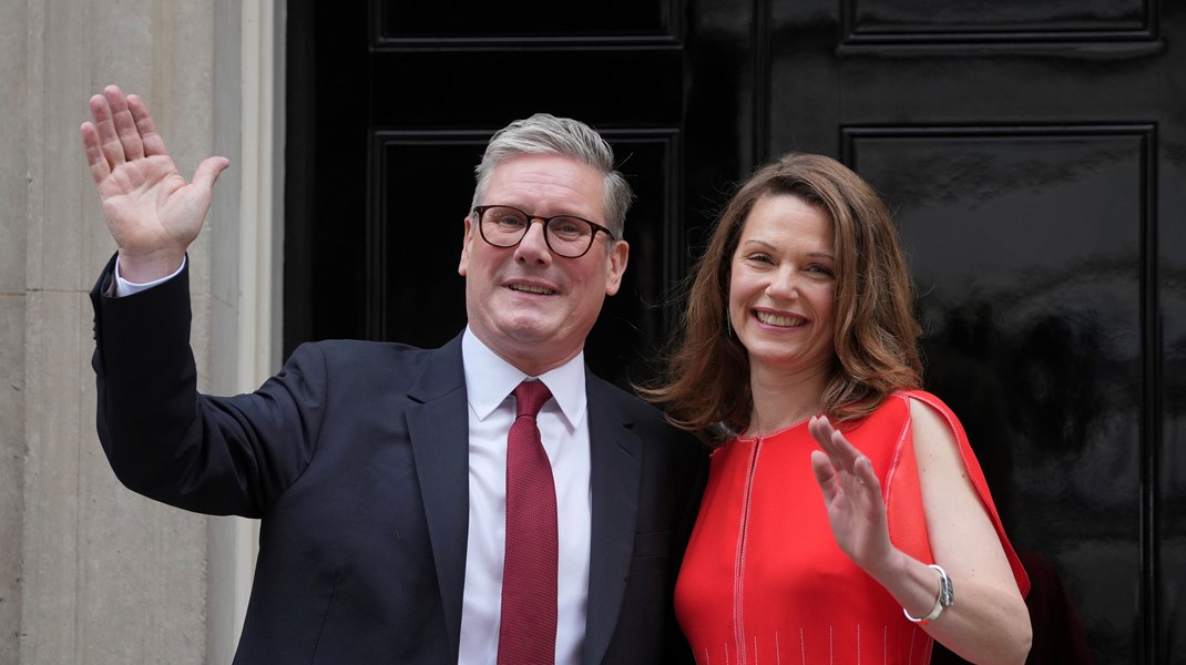 Keir och Victoria Starmer utanför 10 Downing Street.