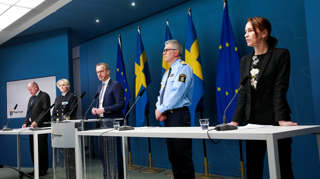 Maj 2020. Myndigheten för samhällsskydd och
beredskaps generaldirektör Dan Eliasson, Försvarsmaktens brigadgeneral
Lena Persson, inrikesminister Mikael Damberg (S), rikspolischef Anders Thornberg
och Socialstyrelsens generaldirektör Olivia Wigzell håller pressträff efter mötet i krishanteringsrådet om den pågående coronapandemin
samt hur beredskapen ser ut inför sommaren.