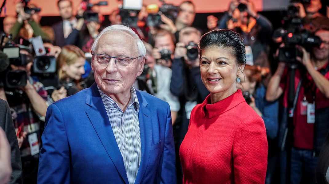 Tyska politikerna tillika makarna Oskar Lafontaine och Sahra Wagenknecht vid grundandet av partiet Bündnis Sahra Wagenknecht i januari i år. 