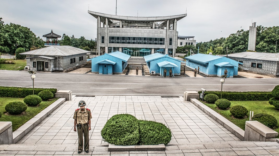 Den demilitariserade zonen med Conference Row-platsen där tre blå baracker för samman Nordkorea och Sydkorea. Beredskapskraven på grund av den säkerhetspolitiska situationen är ett fokusområde för utskottsresan.