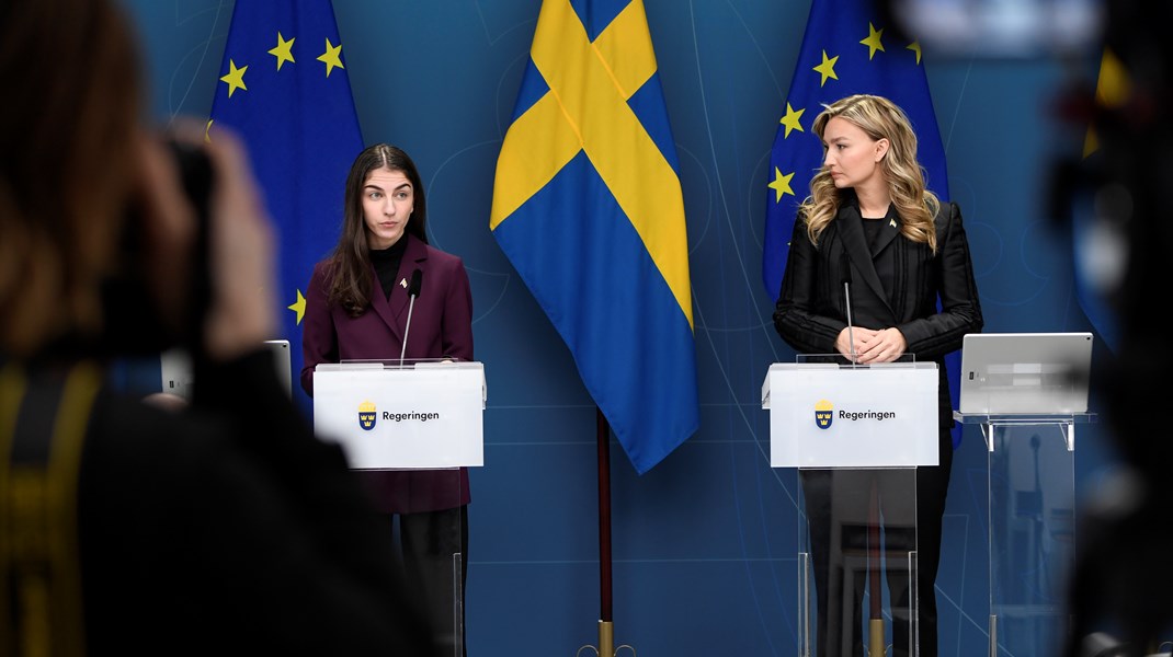 I december 2022 meddelade klimat- och miljöminister Romina Poumokhtari (L) och energi- och näringsminister Ebba Busch (KD) att regeringen skulle sätta processen med att modernisera vattenkraftens miljövillkor på paus.