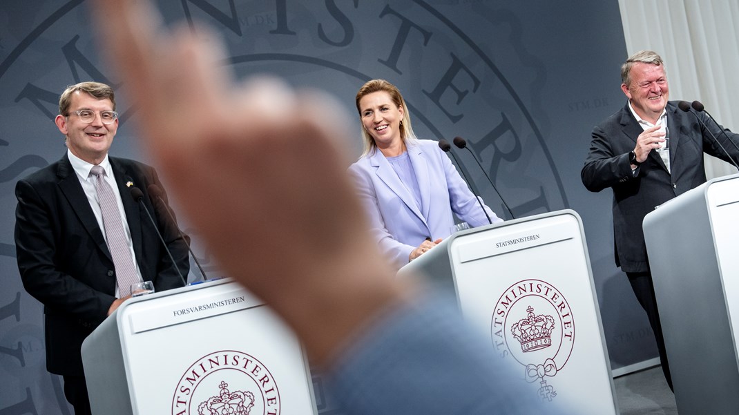 Statsminister Mette Frederiksen (S), försvarsminister Lund Poulsen (V) och utrikesminister Lars Løkke Rasmussen (M) berättade om regeringsombildningen på en pressträff på onsdagen.