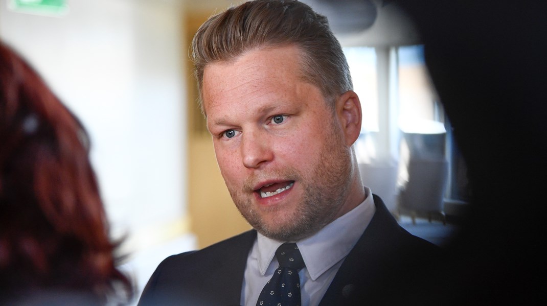 Sverigedemokraternas kulturpolitiska talesperson Alexander Christiansson säger att det centrala för dem är att inga av Arvsfondens medel hamnar hos kriminella.