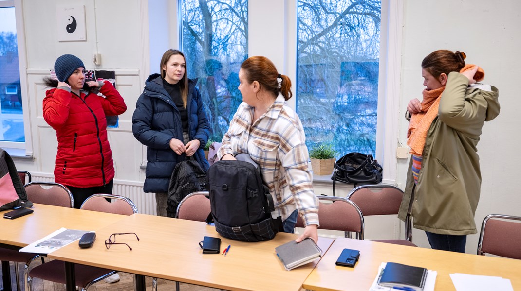 Trots att folkhögskolorna fick ett tillskott på 100 miljoner vid senaste budgeten, så upplever även många av dem den ekonomiska situationen som ansträngd. Bilden är från Österlens folkhögskola, där Mariia Andriichuk, Mariia Zakharenko, Oksana Odinokova och Natalia Zaverukha i vintras gick en sfi-kurs. (Genrebild) 