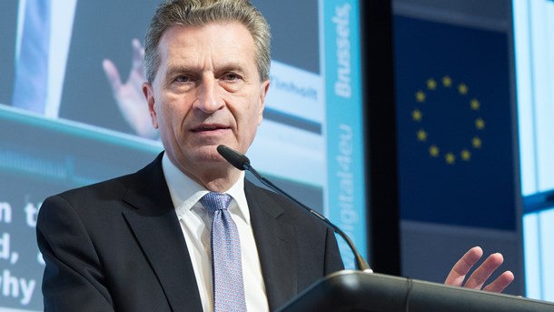 EU-kommissionären Günther Oettinger utfrågades på måndagen i EU-parlamentet.