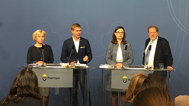 Helen Hellmark Knutsson (S), minister för högre utbildning och forskning, utbildningsminister Gustav Fridolin (MP), gymnasie- och kunskapslyftsminister Anna Ekström (S) samt Skolkommissionens ordförande Jan-Eric Gustafsson.