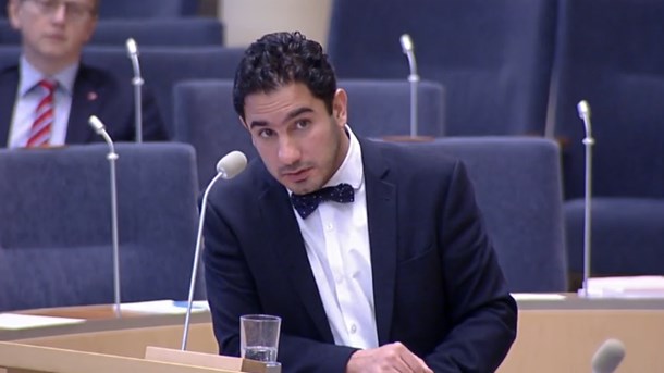 Fack och arbetsgivare vill ha en bättre dialog med civilminister Ardalan Shekarabi (S) om omlokalisering av myndigheter.