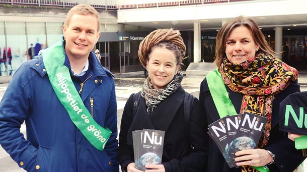 Språkrören Gustav Fridolin och Isabella Lövin tillsammans med partisekreteraren Amanda Lind när kampanjen 